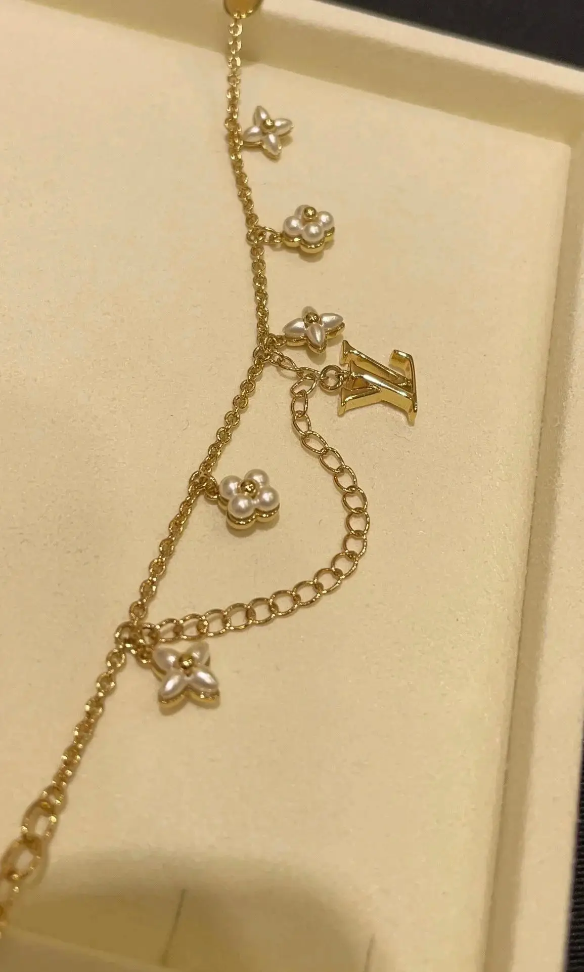 Louis Vuitton LV Letter Floral Pattern Pearl Gold Bracelet 2