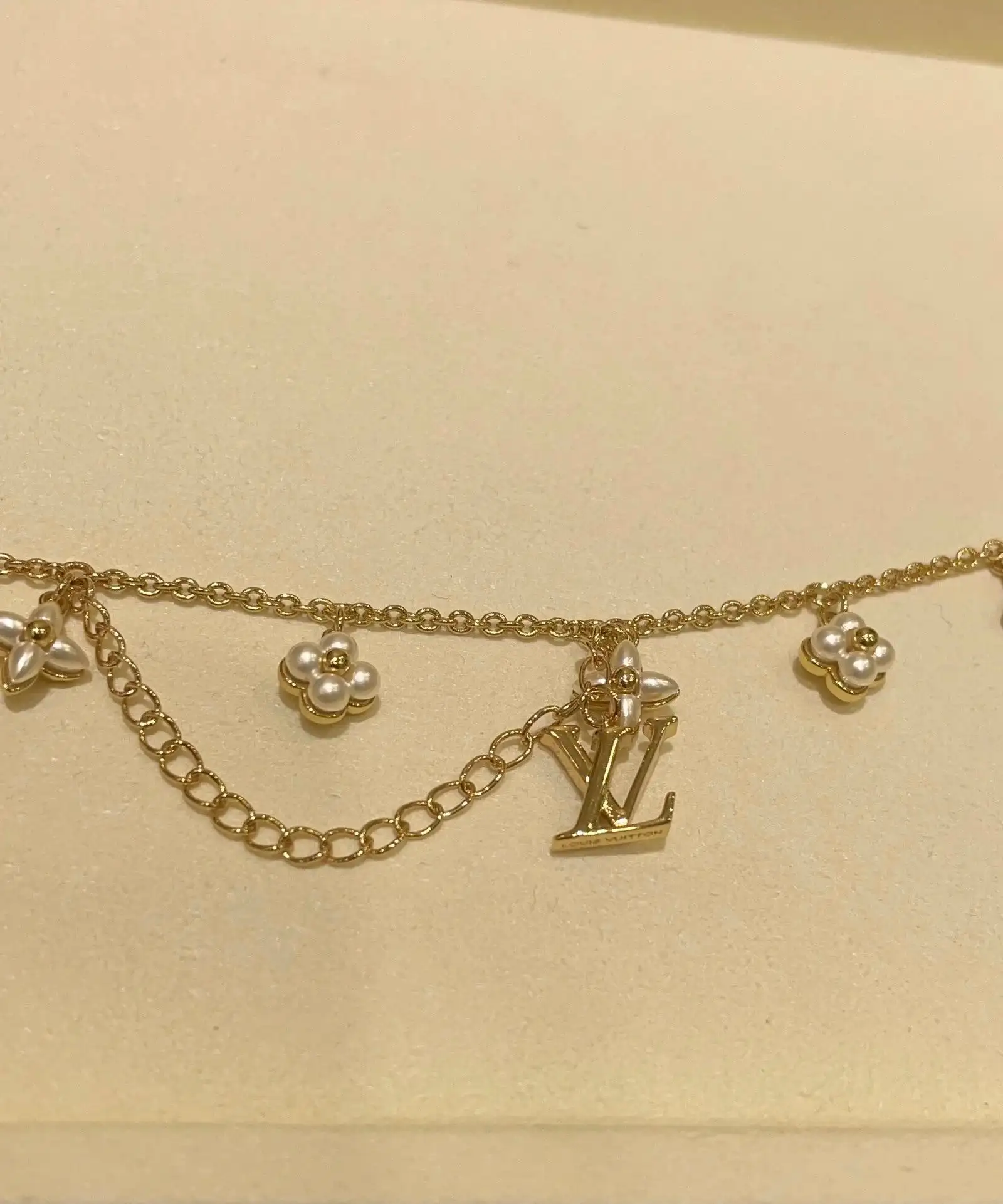 Louis Vuitton LV Letter Floral Pattern Pearl Gold Bracelet 3